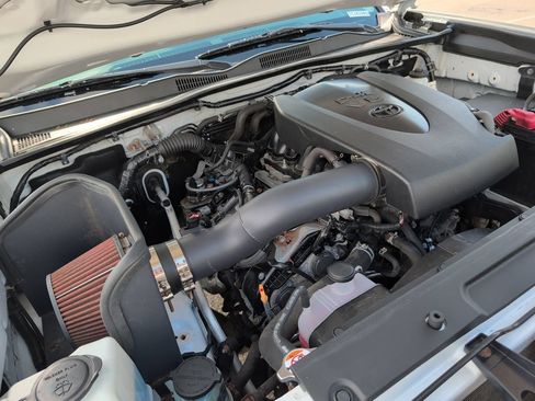 Used 2019 Toyota Tacoma SR5 AWD/4WD image 24