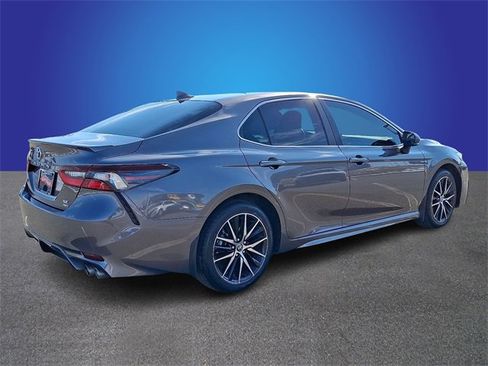 Used 2023 Toyota Camry SE image 5