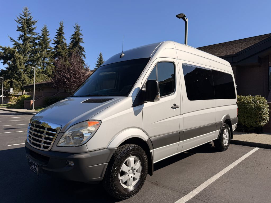 Used 2009 Freightliner Sprinter 2500 RWD image 6