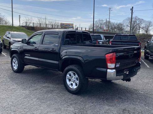 Used 2016 Toyota Tacoma SR5 w/ Towing Package image 4
