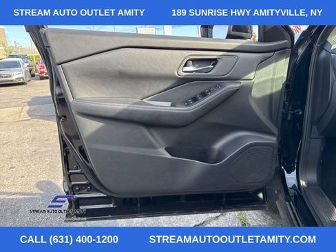 Used 2024 Nissan Rogue SV image 25