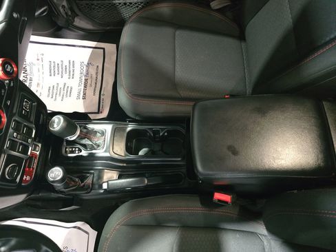 Used 2021 Jeep Wrangler Unlimited Rubicon AWD/4WD image 12