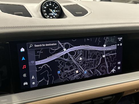 Used 2024 Porsche Cayenne image 24