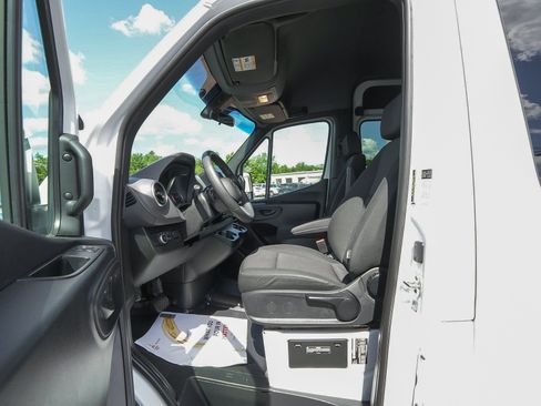 Used 2025 Mercedes-Benz Sprinter 2500 image 12