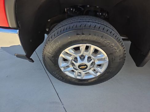 Used 2024 Chevrolet Silverado 2500 LT w/ Convenience Package image 5