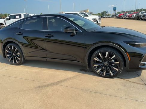 Used 2025 Toyota Crown Platinum image 2