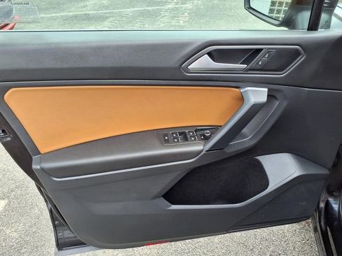 Used 2019 Volkswagen Tiguan SE w/ Panoramic Sunroof Package image 15