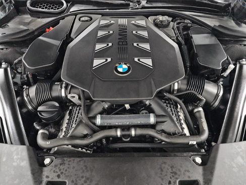Used 2023 BMW 760i xDrive AWD/4WD image 7