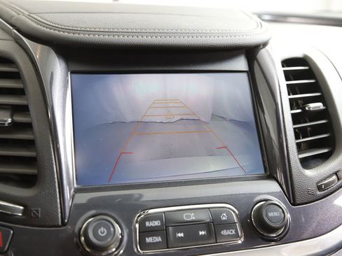 Used 2016 Chevrolet Impala LT w/ Convenience Package image 13