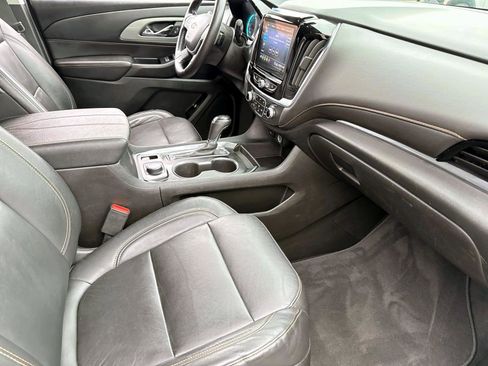 Certified 2020 Chevrolet Traverse LT image 7