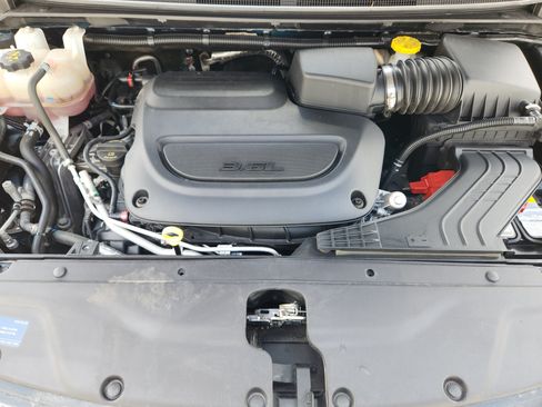 Used 2025 Chrysler Pacifica Limited FWD image 34