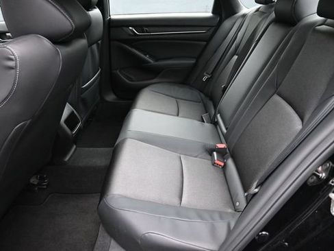 Used 2018 Honda Accord Sport image 10