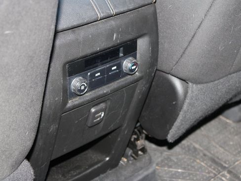 Used 2018 Chevrolet Traverse LT image 20