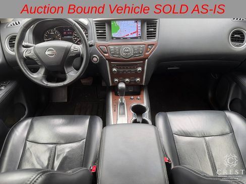 Used 2018 Nissan Pathfinder Platinum FWD image 11