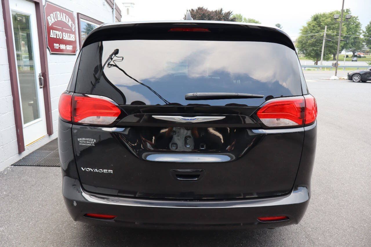 Used 2020 Chrysler Voyager L FWD image 3