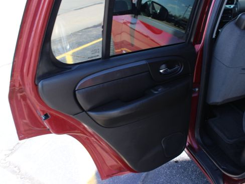 Used 2009 GMC Envoy SLE w/ Sun And Sound Package AWD/4WD image 16
