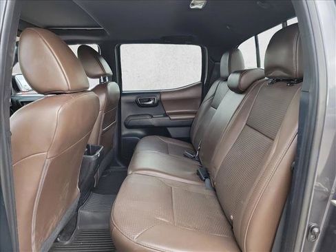 Used 2016 Toyota Tacoma Limited w/ Towing Package RWD image 15