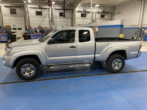 Used 2007 Toyota Tacoma PreRunner image 4