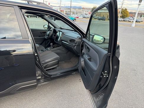 Used 2025 Subaru Forester Premium w/ Convenience Package #2 image 25