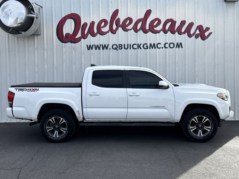 Used 2017 Toyota Tacoma TRD Sport w/ Premium & Technology Package image 27