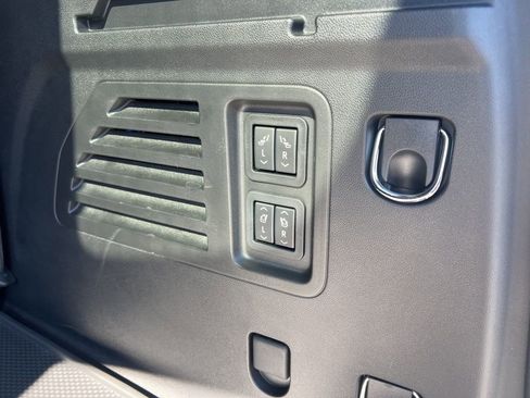 Used 2024 Chevrolet Traverse RS image 16