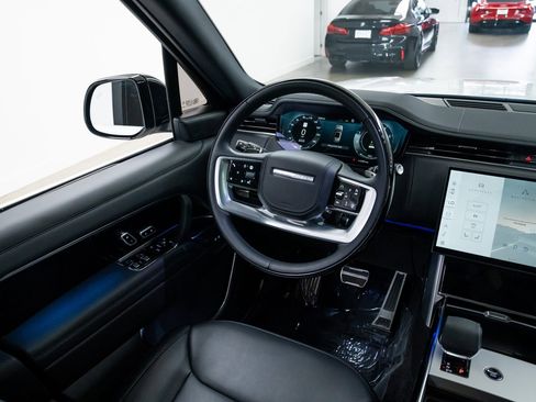 Used 2025 Land Rover Range Rover SE image 10