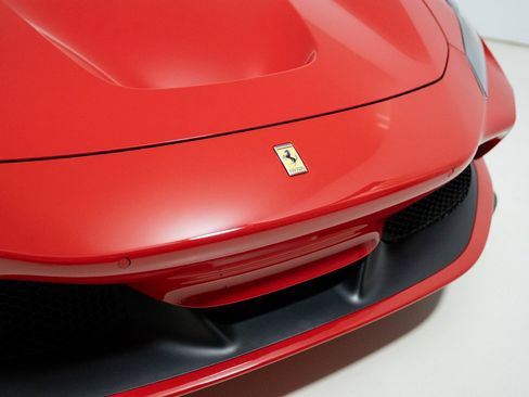 Used 2020 Ferrari F8 Tributo image 35