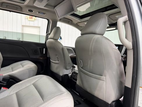 Used 2019 Toyota Sienna Limited Premium AWD/4WD image 19