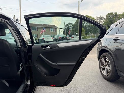 Used 2018 Volkswagen Jetta SE FWD image 24