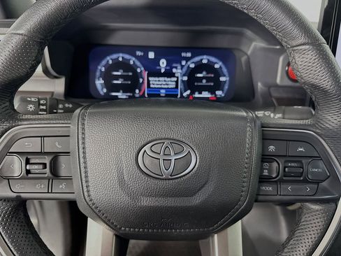 Used 2025 Toyota Tacoma TRD Sport AWD/4WD image 16