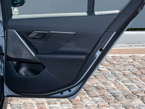 Used 2025 BMW 530i w/ M Sport Package image 14