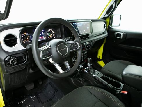 Used 2024 Jeep Wrangler Sahara image 4