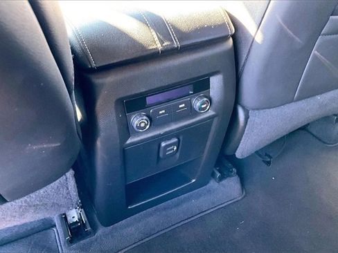 Used 2023 Chevrolet Traverse LT image 10