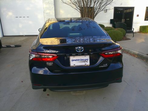 Used 2022 Toyota Camry LE image 11