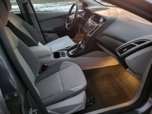 Used 2013 Ford Focus SE w/ SE Winter Pkg image 12