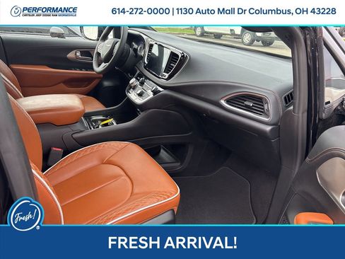 Used 2025 Chrysler Pacifica Pinnacle w/ Trailer Tow Group image 16