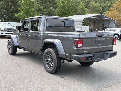 Certified 2025 Jeep Gladiator Sport AWD/4WD image 11