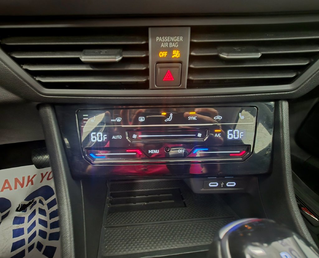 Used 2025 Volkswagen Jetta SE FWD image 17
