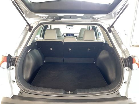 Used 2023 Toyota Corolla Cross L image 13