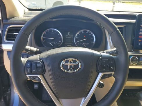 Used 2015 Toyota Highlander Limited Platinum AWD/4WD image 11