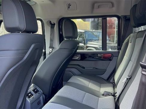 Used 2025 INEOS Grenadier Station Wagon AWD/4WD image 12
