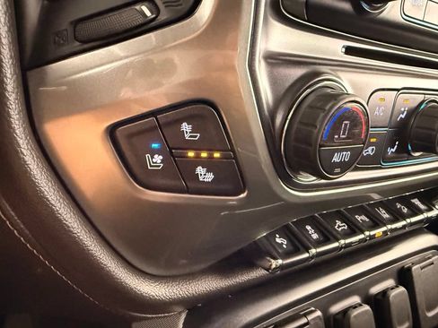 Used 2019 Chevrolet Silverado 2500 LTZ w/ Midnight Edition AWD/4WD image 36
