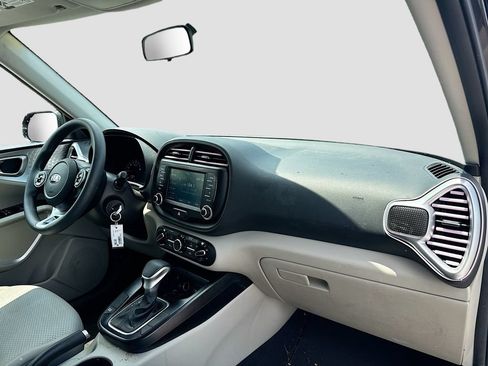 Certified 2021 Kia Soul LX FWD image 28