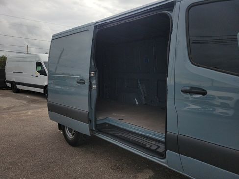 Used 2024 Mercedes-Benz Sprinter 2500 image 12