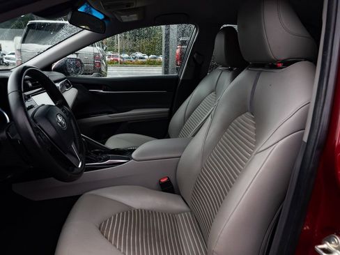 Used 2018 Toyota Camry SE image 16
