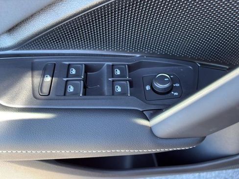 New 2025 Volkswagen Tiguan SE image 16