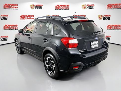 Used 2017 Subaru Crosstrek 2.0i Premium image 2