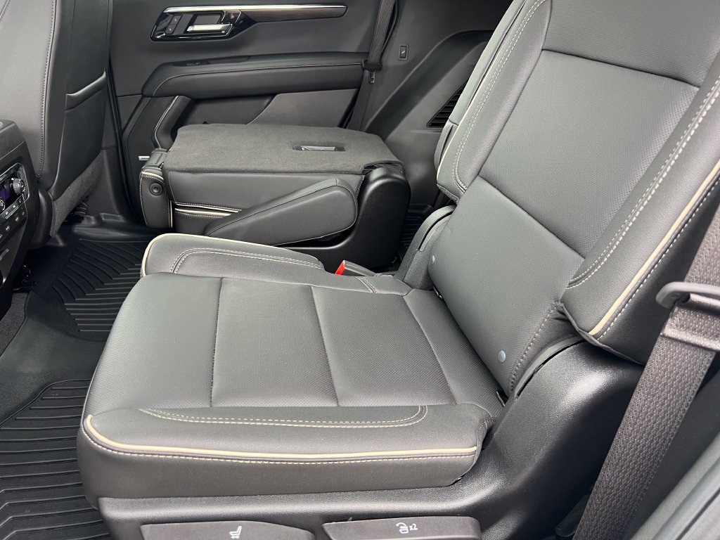 Used 2026 Chevrolet Tahoe Premier AWD/4WD image 13
