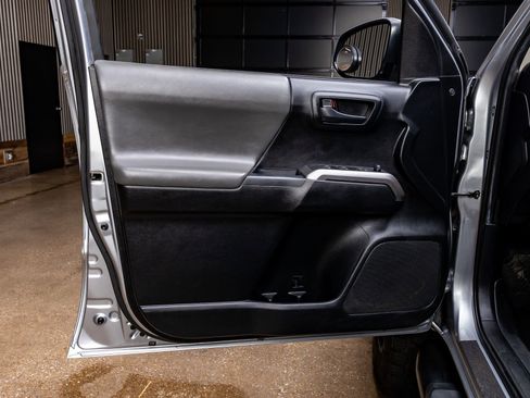 Used 2021 Toyota Tacoma SR5 RWD image 34