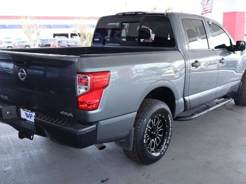 Used 2017 Nissan Titan S image 5
